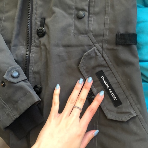 Canada Goose Parka - Picture 7 of 9